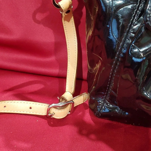 Coach shiny patent leather black and tan handbag or crossbody bag - Picture 4 of 10
